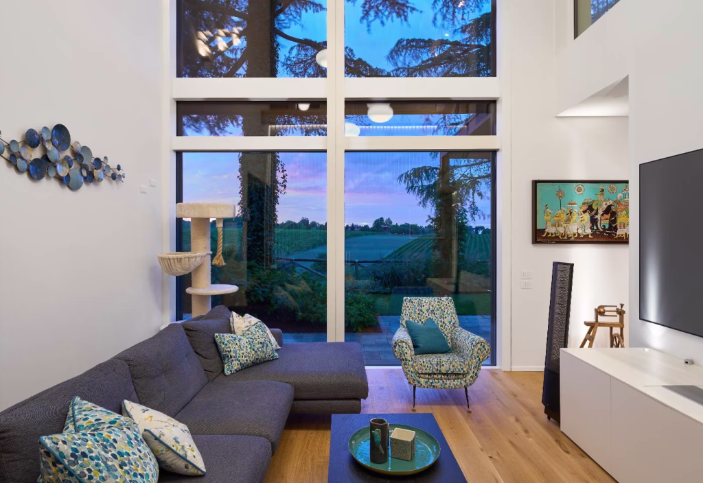 Lesena konstrukcija kot izhodišče za odprtost, prilagodljivost in stik z naravo