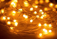 Praznična idila se lahko spremeni v nočno moro: to je napaka, ki jo z lučkami naredi skoraj vsak, a lahko preraste v katastrofo Christmas lighting for decorating your home for Christmas.