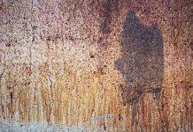 Trik, kako odstraniti maščobo na kuhinjskih elementih the texture of grease and dirt on a long-unwashed stove and oven