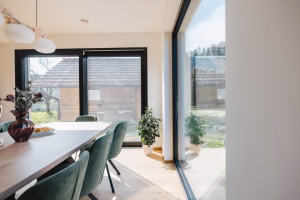 Les nadomešča jeklo in beton pri sodobnih zasnovah domov