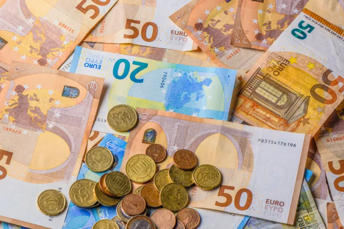 euro-banknotes-on-the-table-close-up-of-euro-cash-money-background-concept-of-finance-and-good-earnings-stockpack-istock Euro banknotes on the table. Close up of euro cash money background, concept of finance and good earnings