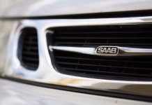 Saabova dediščina na dražbi: prodajajo zadnje avtomobile iz Trollhättana Karlstad,Sweden - Oct 15 , 2011: The front grille of an SAAB 9-5 car, produced by SAAB Automobile AB