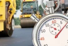 Vozniki, pozor: od 1. julija nova prometna ureditev na Celovški. Tako se lahko izognete zastojem. Symbolic image: Stopwatch in front of road construction site