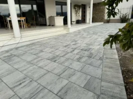 Vse več projektov se odloči za betonske plošče: Zakaj postajajo prva izbira pri urejanju okolice? Betonska plošča
