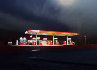Vlada je posegla v cene goriv: poglejte, kaj nas torej čaka v torek dark, night, filling, gas, station