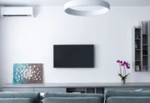 Predpriprava za klimatsko napravo v novogradnji: pripravite hišo na vroča poletja prihodnosti Modern interior of lounge with tv and picture in daytime