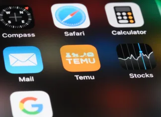 Je nova dajatev že podražila spletno nakupovanje? Temu in Amazon sta našla način, kako priti ceneje skozi Shanghai,China-Nov.29th 2023: Temu App. online marketplace