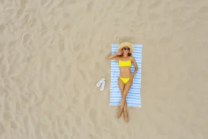 Kopalke in brisača po plaži: večina ljudi dela isti dve napaki. Tudi vi?