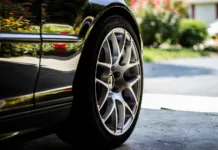 Ste ob avtomobilskem kolesu opazili plastično plastenko? Ne izstopajte brez ključa, poglejte, za kaj gre Macro of the Aluminum rim wheel