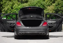 Ali veste, da teh predmetov nikoli ne smete imeti v avtomobilu? Če vas zaloti policija, vas čaka kazen … Mercedes benz with open doors
