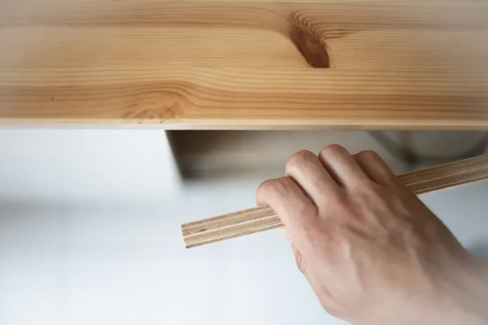 opening for the first time the new cabinet door made by Joris Splinter!