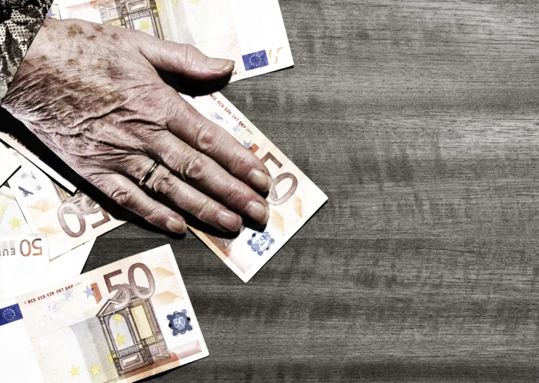 Upokojenci, pozor! Morda vam pripada še 238 evrov mesečno